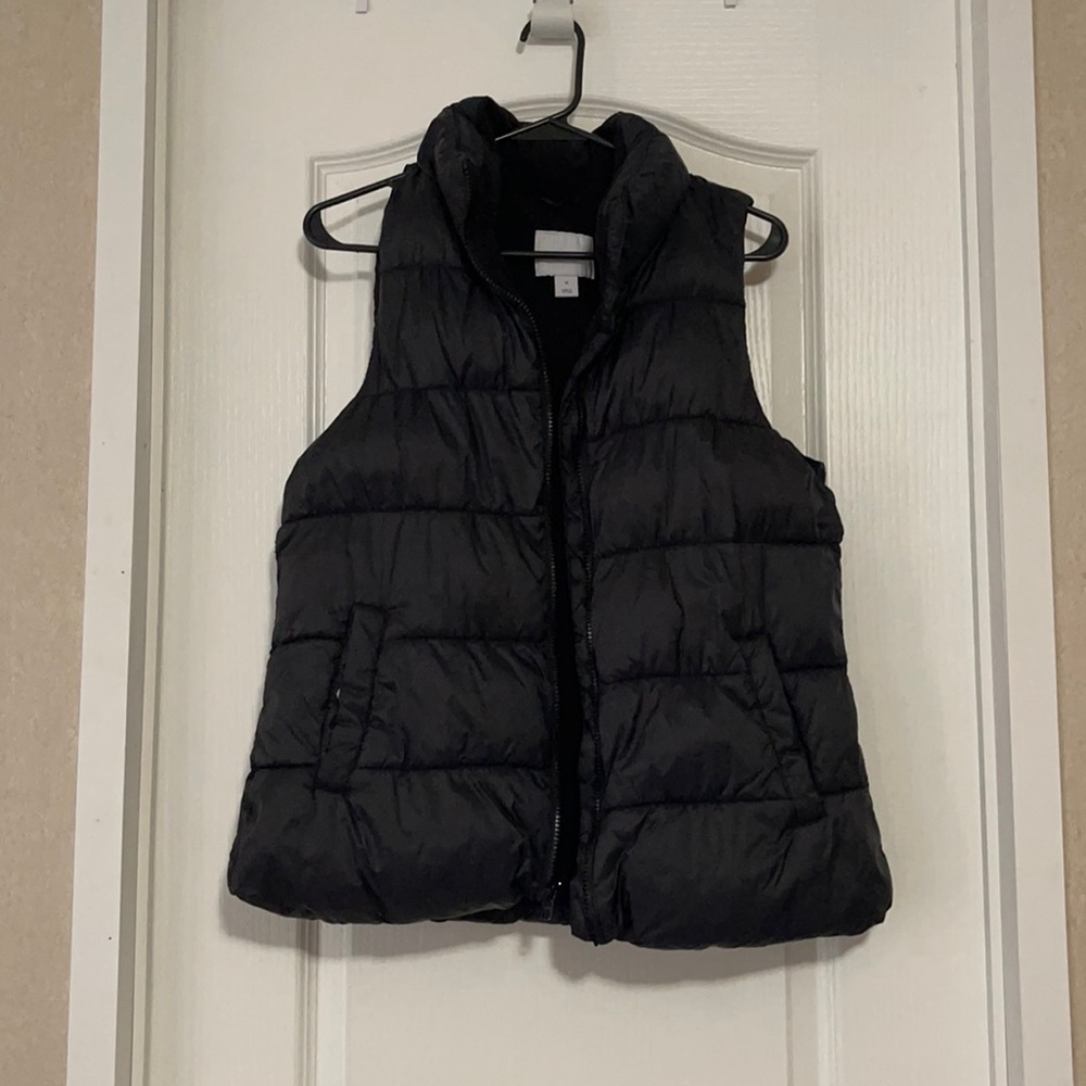 Old Navy Puffy Black Vest Size Medium